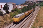 Even later is de ballast gelost en rijdt de trein  naar Longobardi. In zeven haasten konden we nog net dit punt bereiken waar zonder het foto-apparaat in te kunnen stellen deze foto gemaakt werd. Uw webmaster had nooit verwacht dat deze foto nog zou lukken gezien de haast bij het maken ervan... De trein bevindt zich hier net voorbij de tunnel van Sao Lucido Marina.